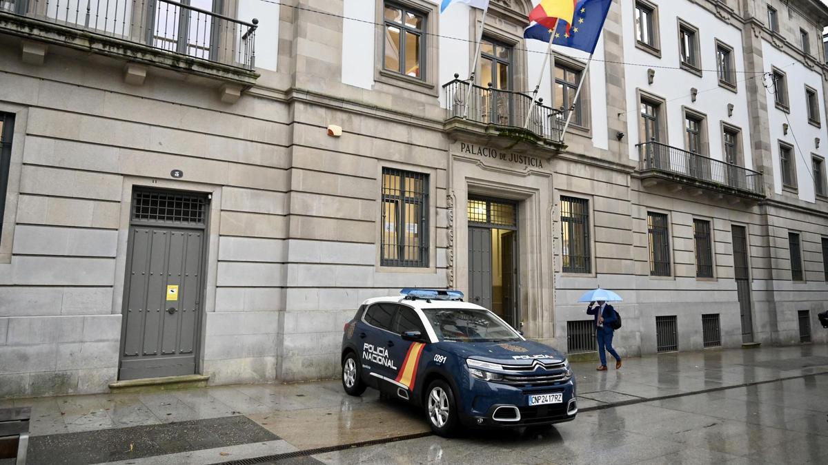Fachada de la Audiencia de Pontevedra.