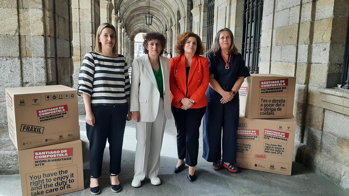 A concelleira de Turismo, Míriam Louzao, a rexedora de Santiago, Goretti Sanmartín, a subdelegada do Gobierno na Coruña, María Rivasa e a xerente de Turismo de Santiago, Flavia Ramil na presentación do Código de Boas Prácticas