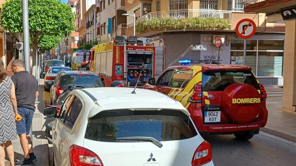 Cuerpo de bomberos llegando al lugar del accidente