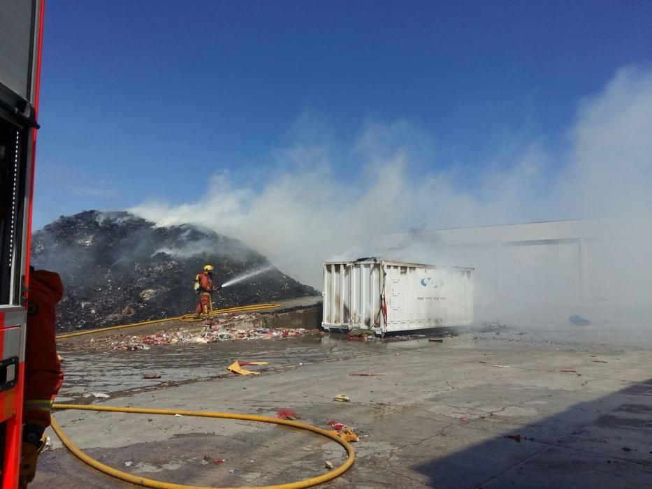 Incendio en una empresa de reciclaje en Picassent