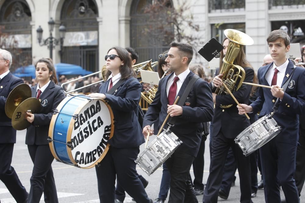 Entrada de bandas de música en el centro de Valencia