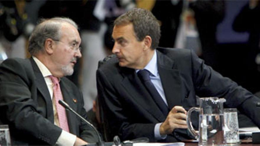 Zapatero pide medidas fiscales para activar la economía y más control de los mercados