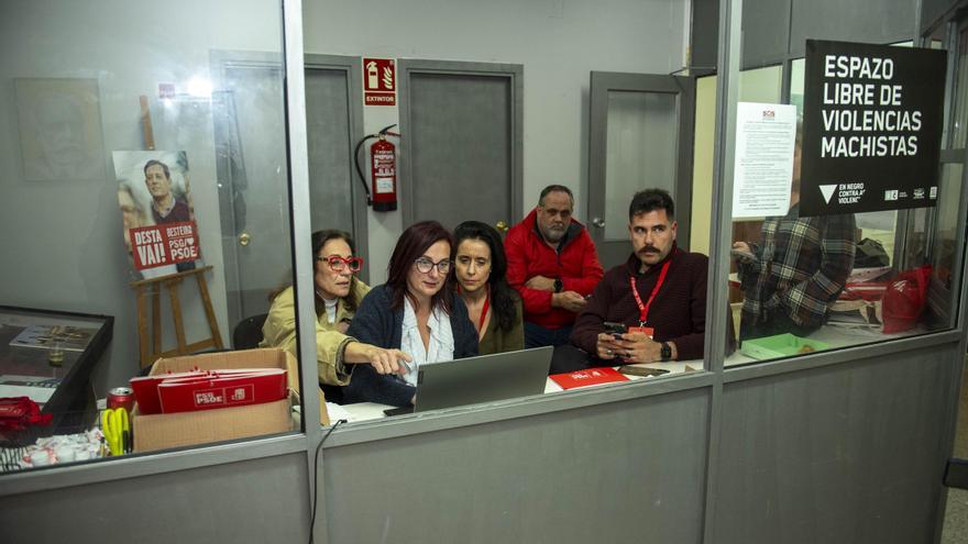 Elecciones en Galicia | El PSOE en su sede en A Coruña tras conocer el resultado electoral