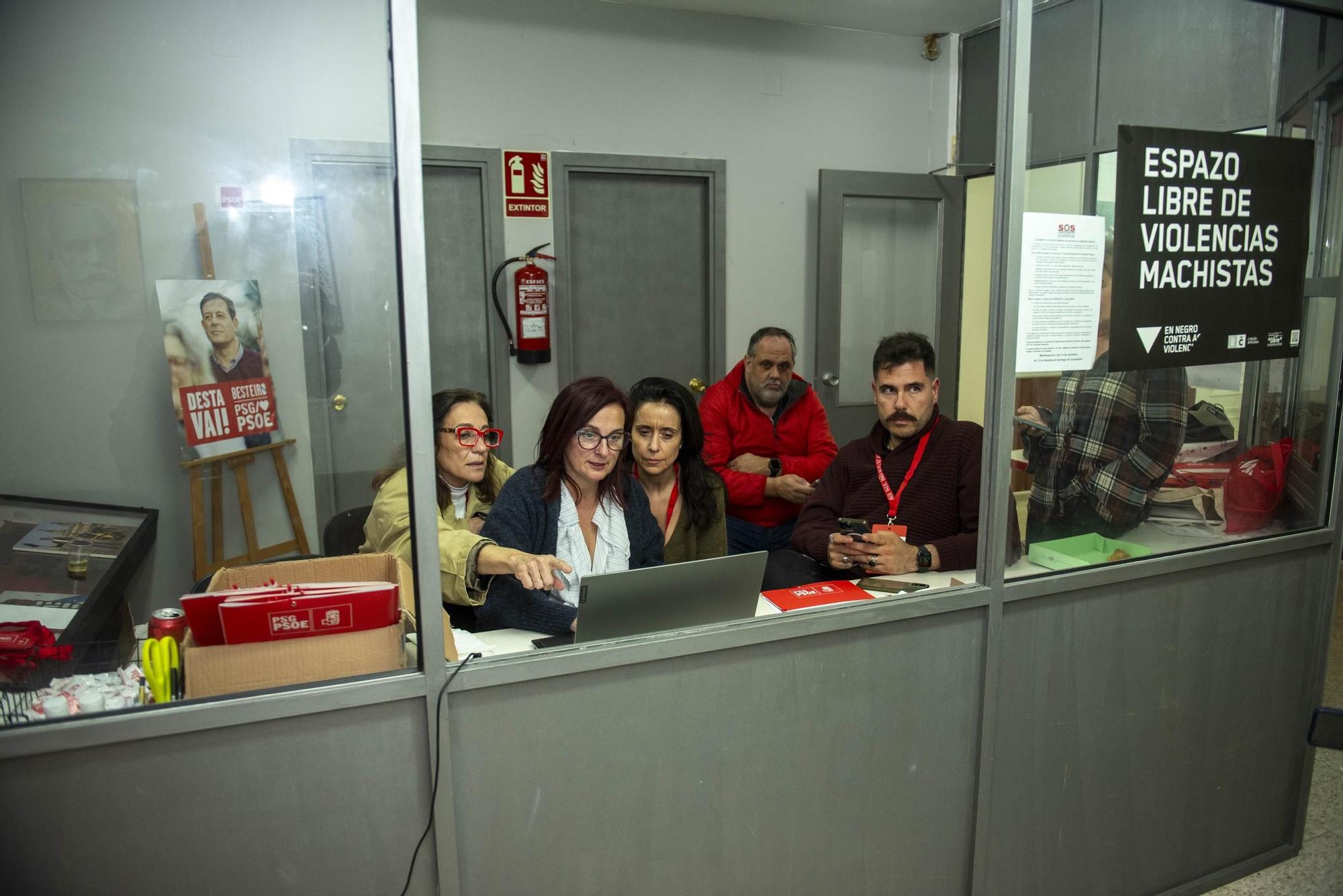 Elecciones en Galicia | El PSOE en su sede en A Coruña tras conocer el resultado electoral