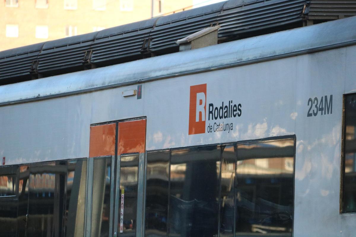 Logotip de Rodalies en un tren