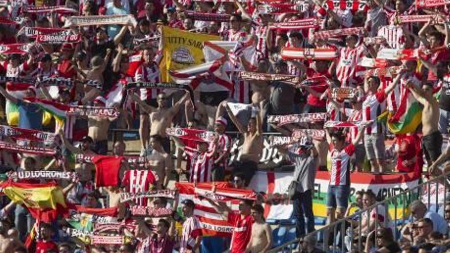 La afición del Logroñés, el pasado domingo, en el Rico Pérez.