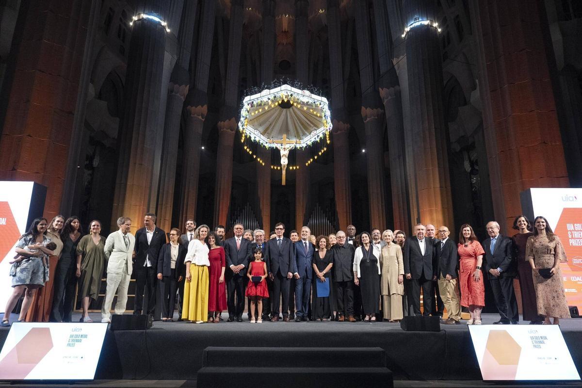 Ceremonia de entrega de la Medalla de Oro de la Unión Internacional de Arquitectos (UIA) 2026 al arquitecto portugués Eduardo Souto de Moura, en la Sagrada Familia