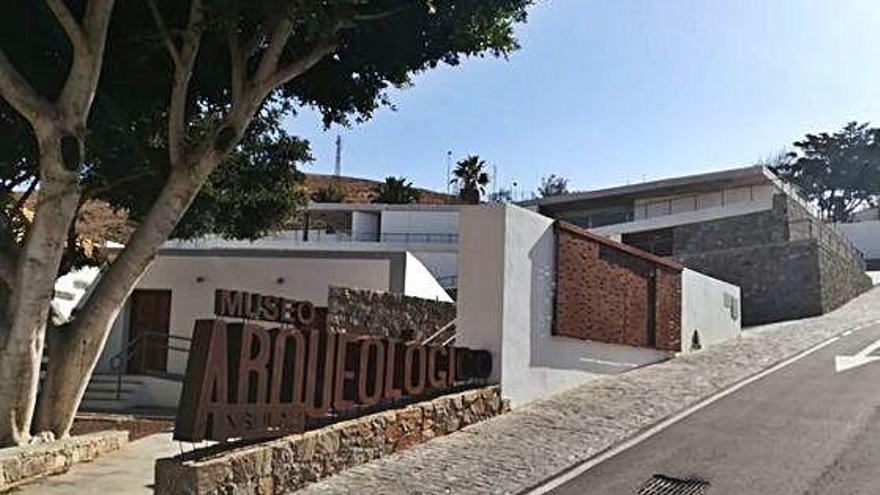 El Museo Arqueológico abre con 60 piezas de la historia de los mahos