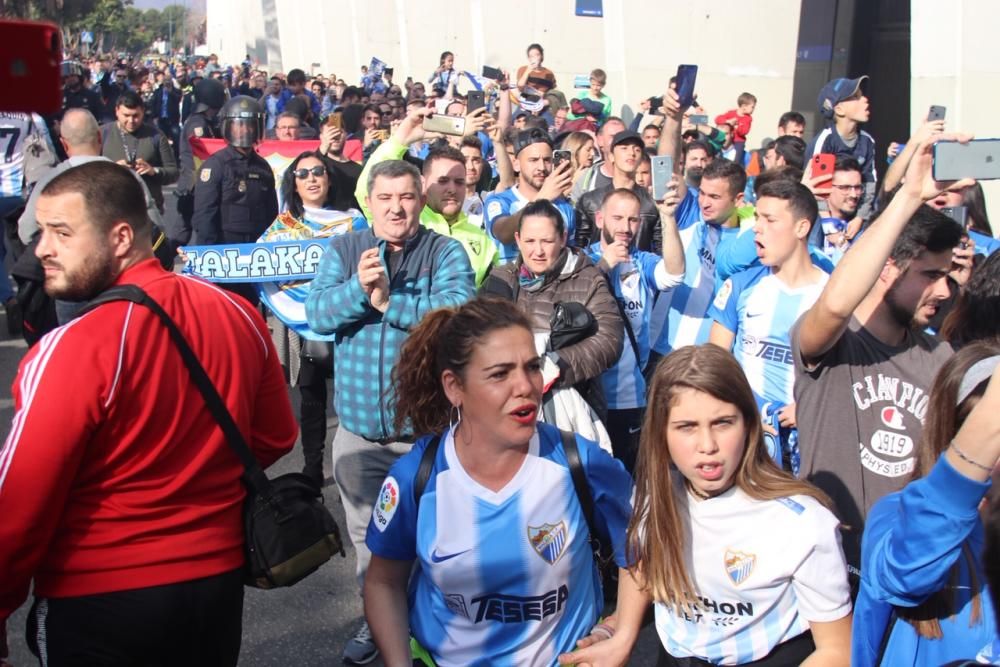 Recibimiento al Málaga CF antes del partido ante el Deportivo