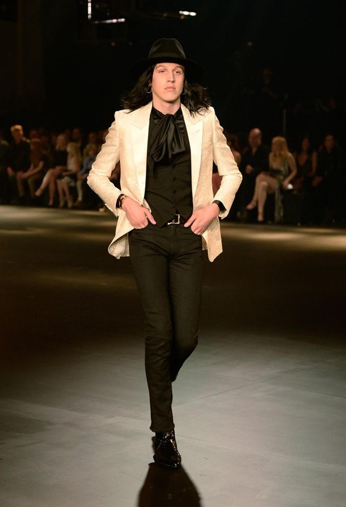 Saint Laurent Otoño-Invierno 2016/2017: el blazer como protagonista.