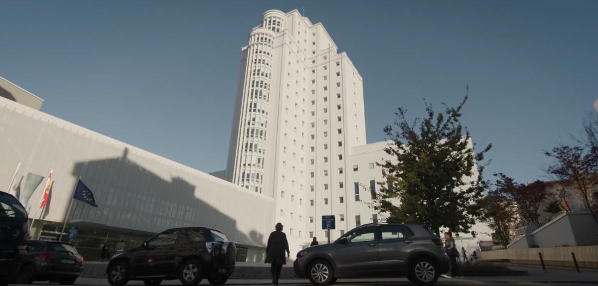 Palacio de la Justicia en Vigo en una toma de la serie "Ágata y Lola".