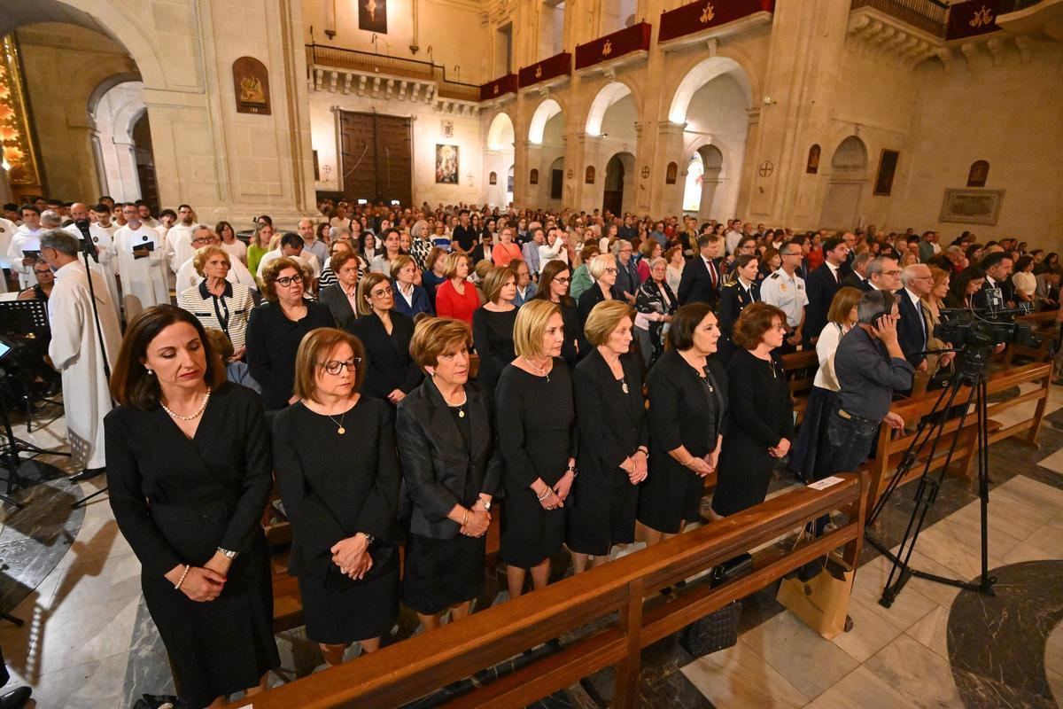 Fieles en la misa de acción de gracias por el 25 aniversario de la declaración del Misteri como Patrimonio de la Humanidad