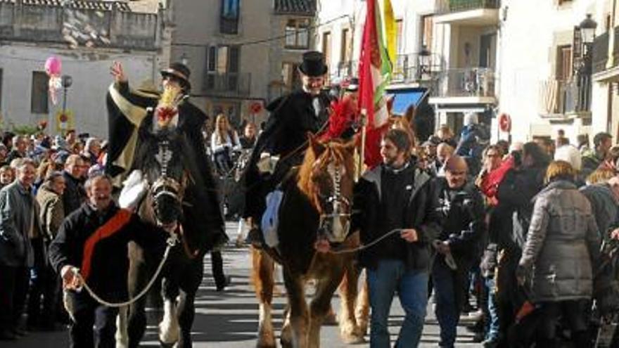 Castellterçol celebra una concorreguda cercavila dels Tres Tombs