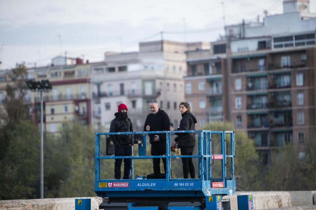 Spencer Tunick desnuda a 2.000 personas en València frente a las Torres de Serranos