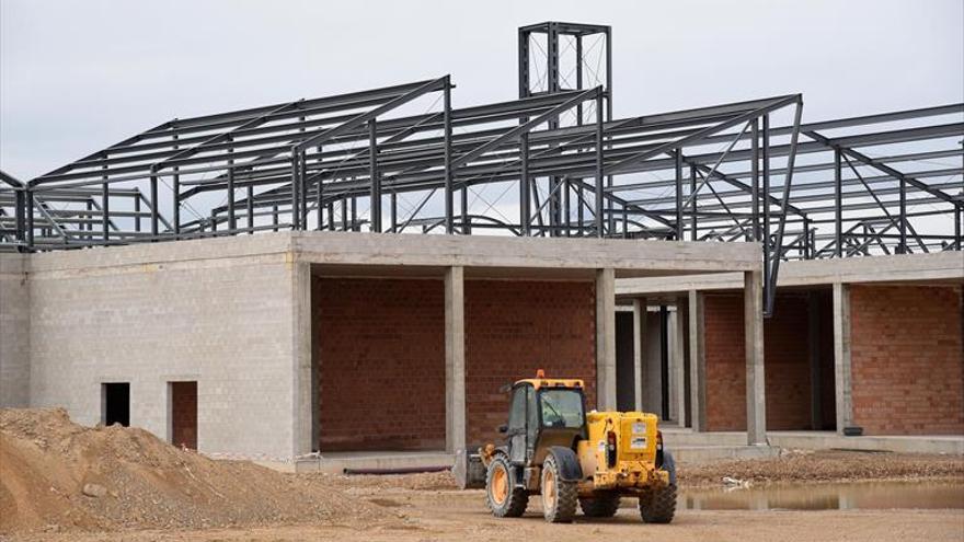 Urbanismo alerta de irregularidades en la construcción de Torre Village