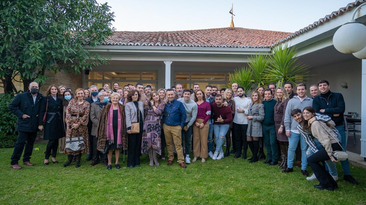 Clientes y amigos de Eccoaisla festejan el décimo aniversario de la empresa.