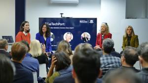 Acto de bienvenida a la aceleradora americana Brain Theory en el BlueTechPort: de izquierda a derecha, Rita Almela (BlueTechPort); Noelia Ortega (CTN); Ann Carpenter (Brain Theory) y Clàudia Parera (Barcelona Clúster Nàutic).