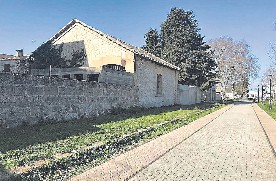 El paseo por donde pasaban antiguamente las vías del tren.