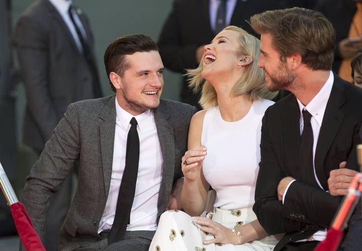 Jennifer Lawrence, Liam Hemsworth y Joshn Hutcherson, las estrellas de 'Juegos del Hambre', han recibido su estrella de oro en el paseo de Sunset Boulevard
