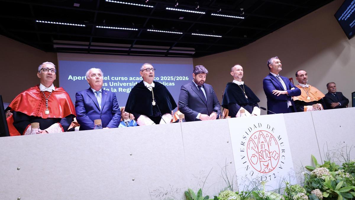 El acto de apertura del curso universitario de UMU y UPCT se celebró ayer en el Paraninfo de Murcia.