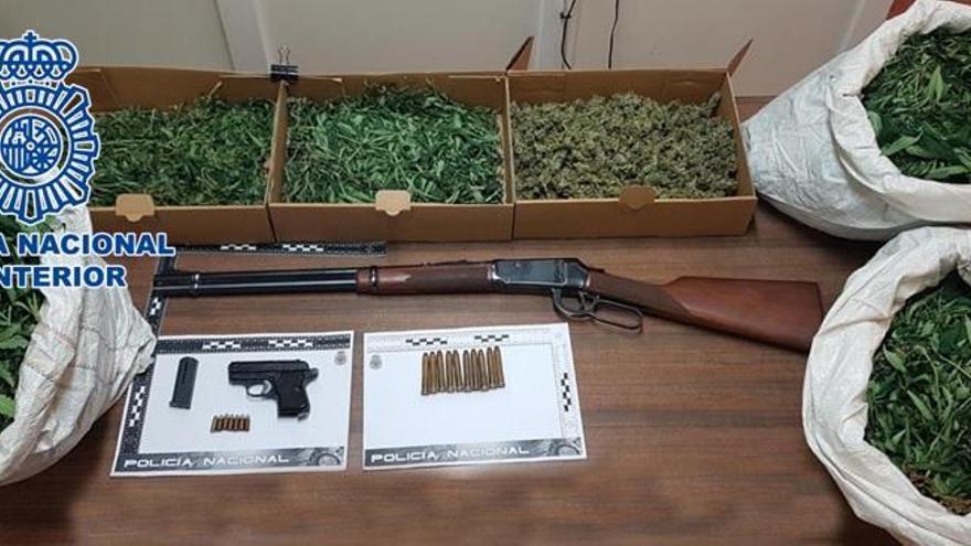 Un detenido con un rifle, una pistola y 14 kilos de marihuana