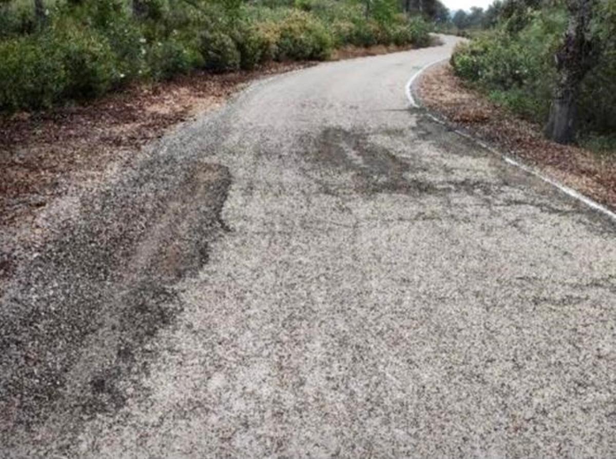 Situación actual de la carretera A-6200 que une Aldeaquemada con la A-4.