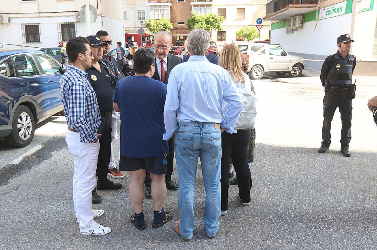 Las llamas se declaraban en la octava planta de un edificio situado en la Plaza de Ronda, en el distrito de Ciudad Jardín Las llamas se declaraban en la octava planta de un edificio situado en la Plaza de Ronda, en el distrito de Ciudad Jardín