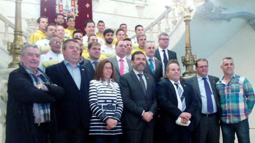 Plantilla y técnicos con el alcalde y la vicealcaldesa de Cartagena en el Palacio Consistorial