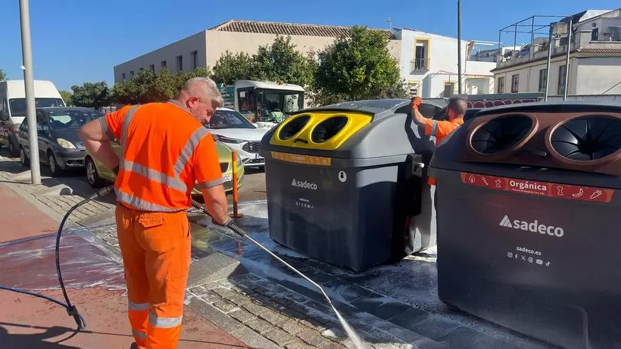 Sadeco descarta un plan de choque tras subir la tasa, pero reforzará la limpieza de contenedores y las zonas de baldeo