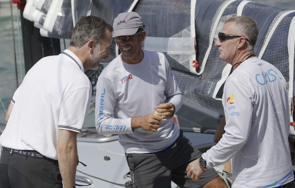 El rey Felipe VI se embarca en el 'Aifos' para competir en la Copa del Rey de vela