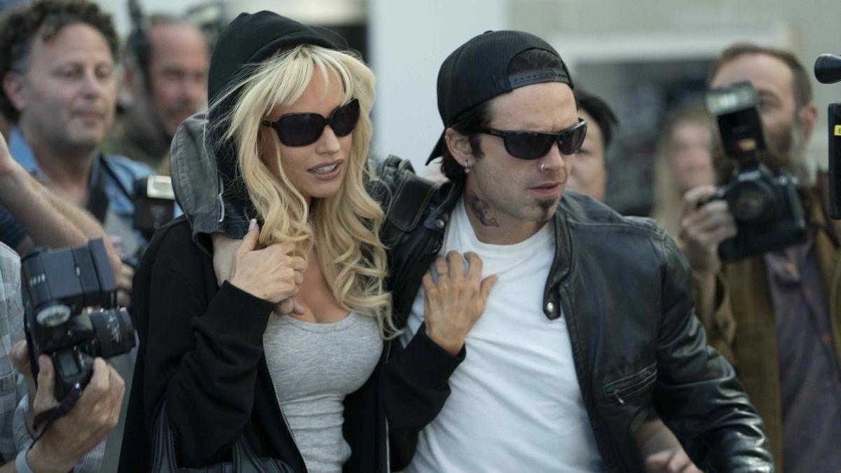 Lily James y Sebastian Stan como Pamela Anderson y Tommy Lee.