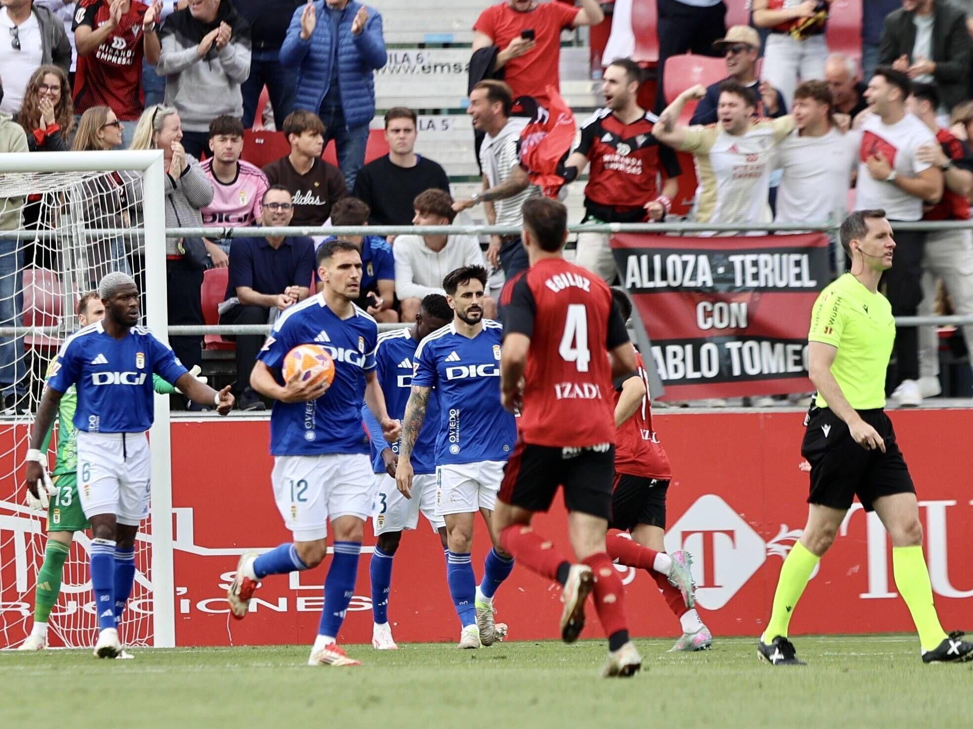 EN IMÁGENES: Ambientazo en el primer partido de la final por el ascenso a Primero entre Mirandés y Real Oviedo