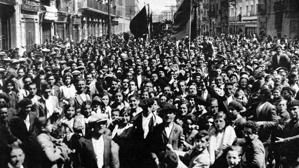 Riada republicana en la confluencia del Coso y la calle Baldomero Espartero