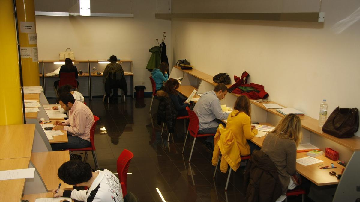 Langreo concede 18.000 euros en becas para estudios superiores
