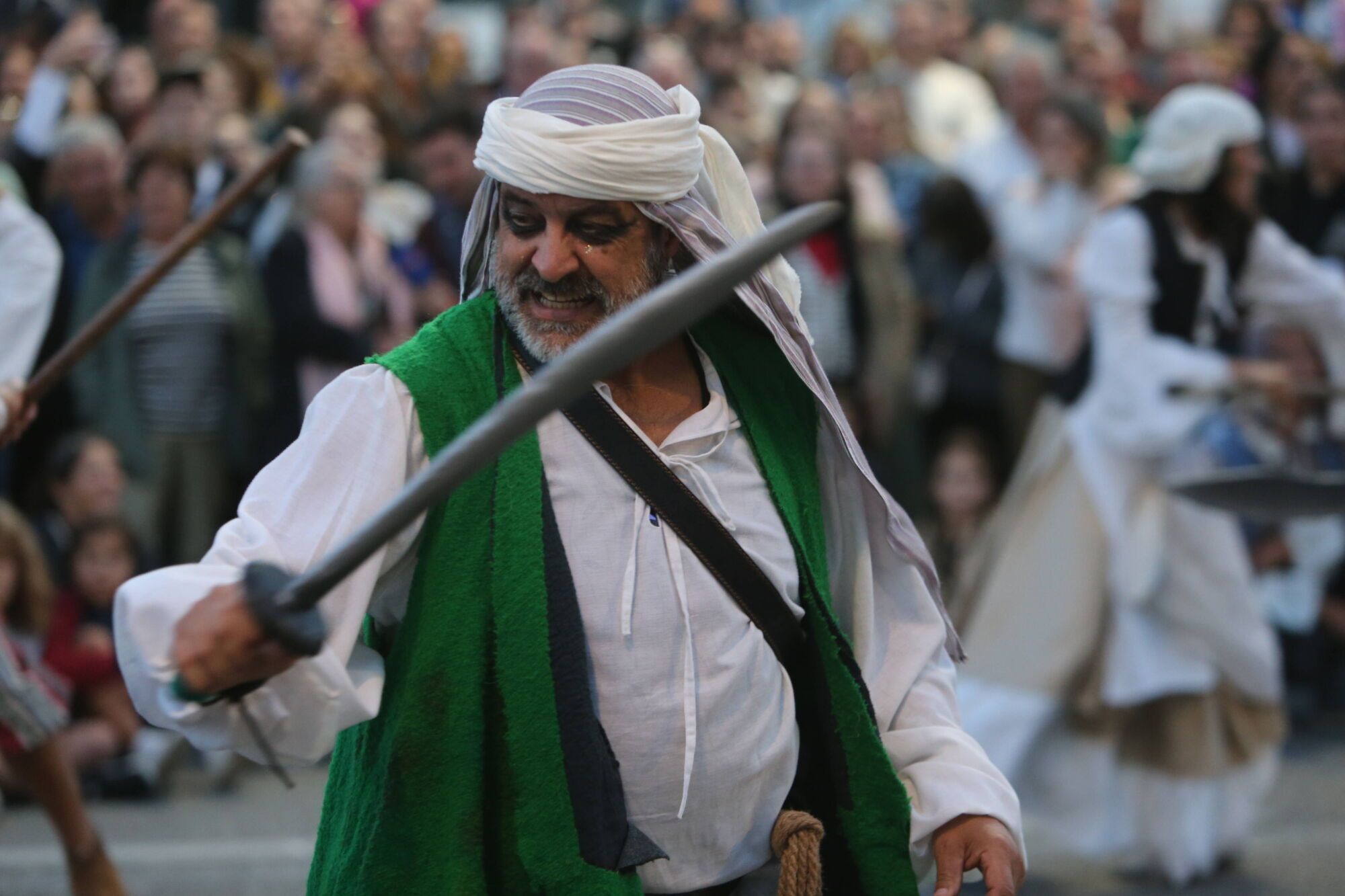 REPRESENTACION TEATRAL DE LA INVASION TURCA DEFENSA DA VILA POR LAS CALLES DE CANGAS