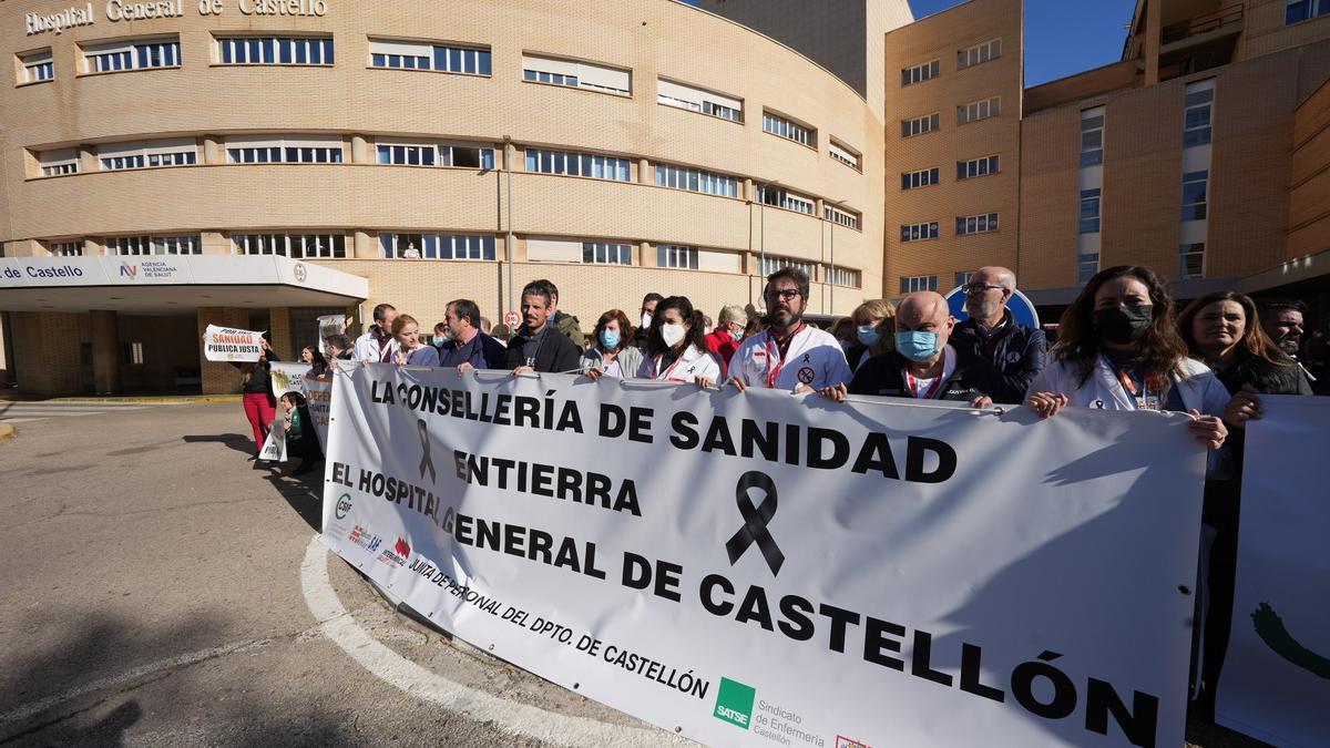 Protesta reciente de sanitarios frente al Hospital General de Castelló.