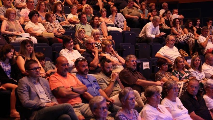 El Teatre Municipal de Roses acull un gran acte institucional per celebrar el 20è aniversari