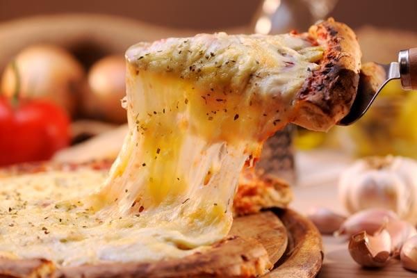 pizza con purpurina, la tendencia de Instagram