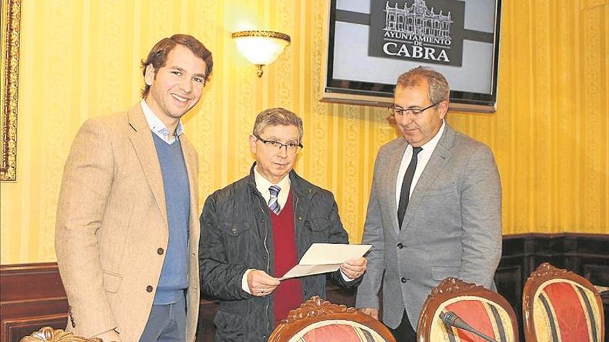 convenios con las cofradías de la Vera-Cruz y la Soledad y la Cabalgata