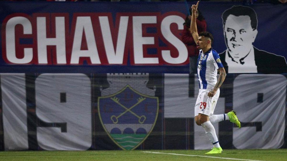 Tiquinho celebrando uno de sus goles