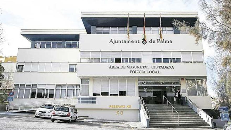 Cuartel de la Policía Local de Sant Ferran, donde fue presentada la denuncia.