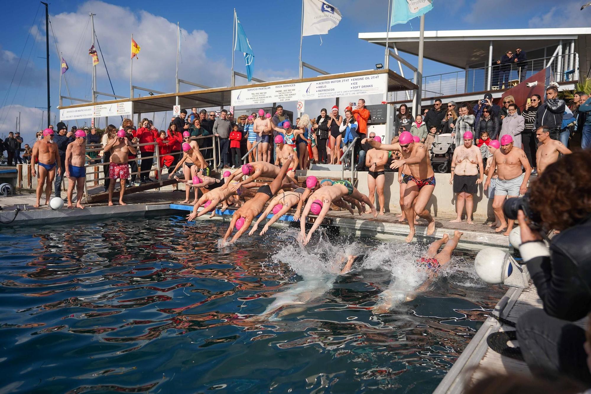 Todas las imágenes de la Copa de Nadal de natación en Ibiza