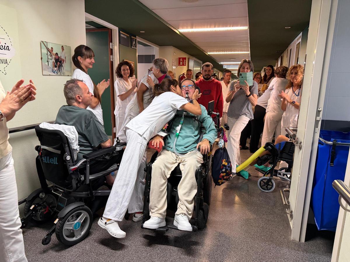 Miguel Planas se despide de sus compañeros y personal sanitario del Insular.