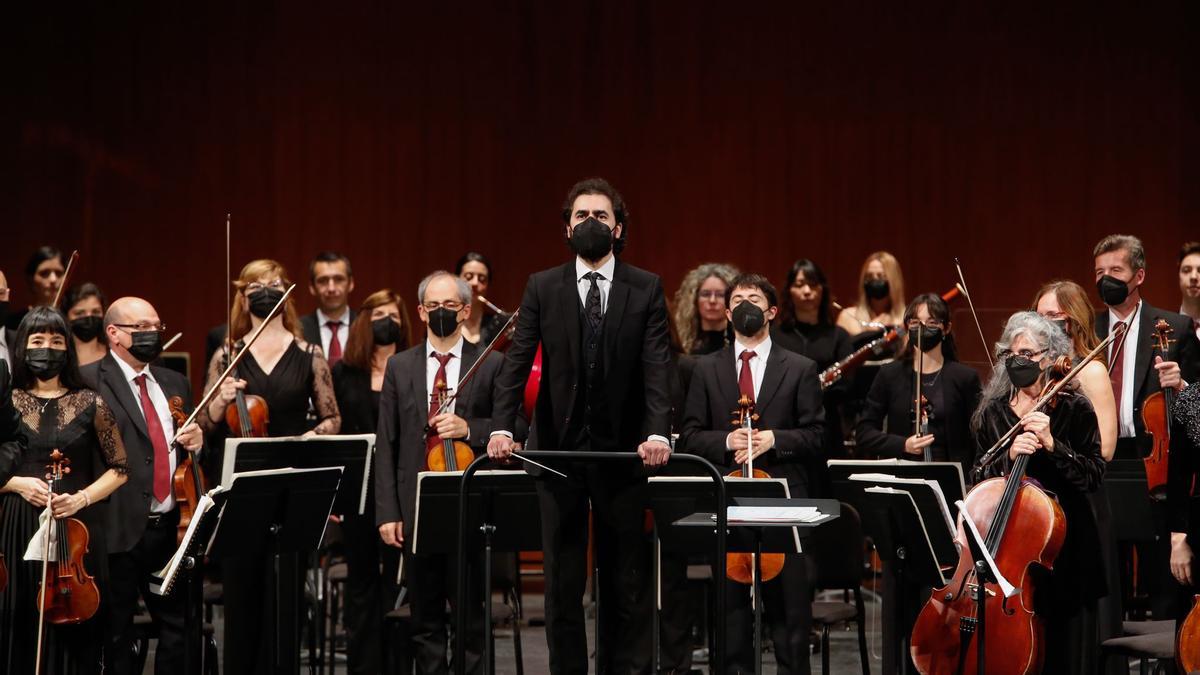 La Orquesta de Córdoba, antes de iniciar el concierto de Año Nuevo en el Gran Teatro.