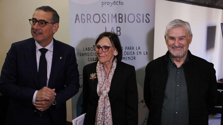 José Luján, Paca Baraza y José María Egea en la presentación de ‘Agrosimbiosis’ | NURIA GARCÍA PEÑALVER