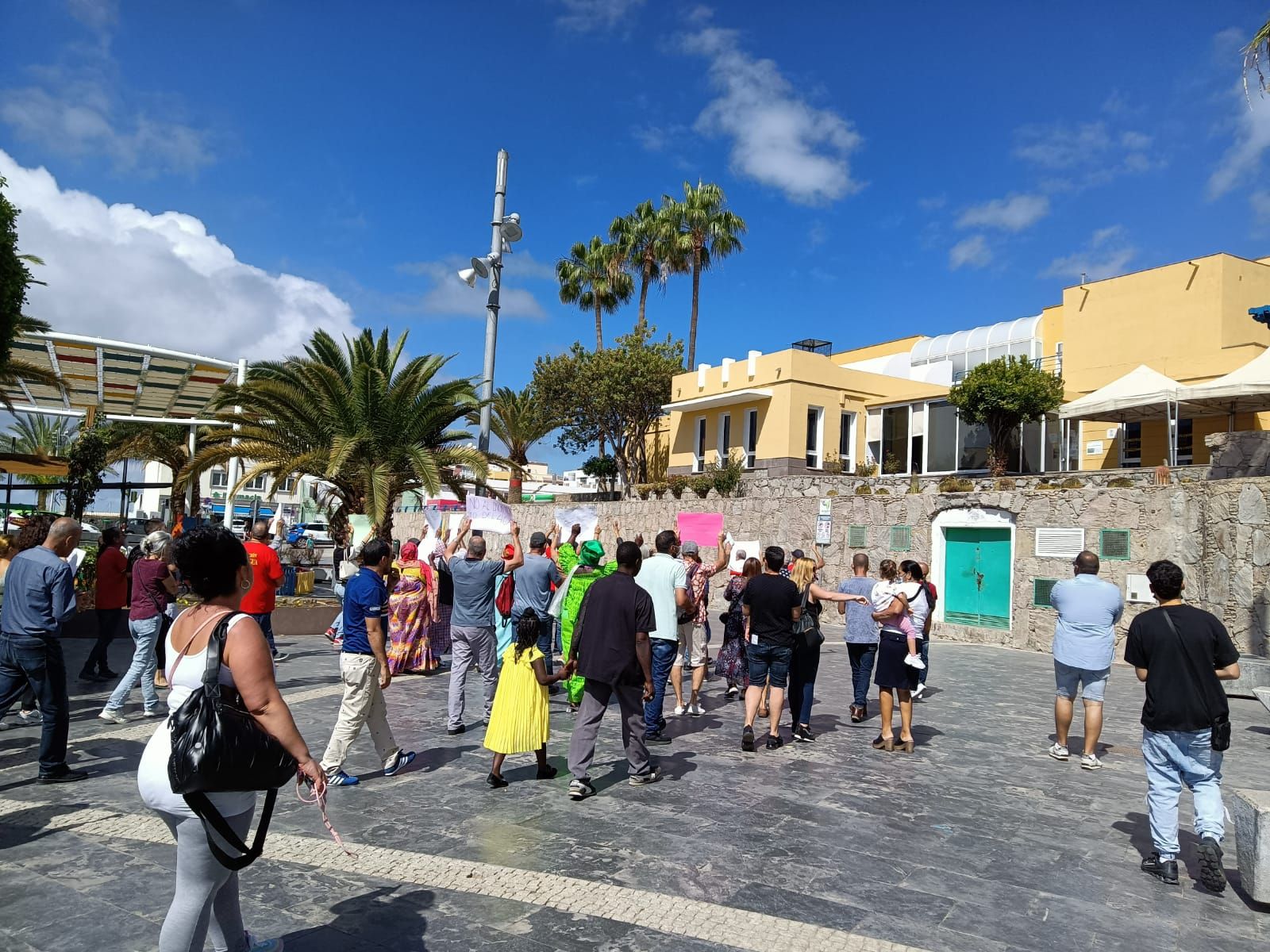 Cacerolada de los mercadilleros en Arguineguín