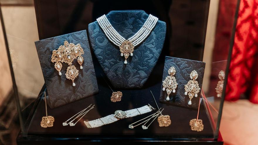 Las "Joyas de la Indumentaria" que se exhiben en el Salón de Cristal