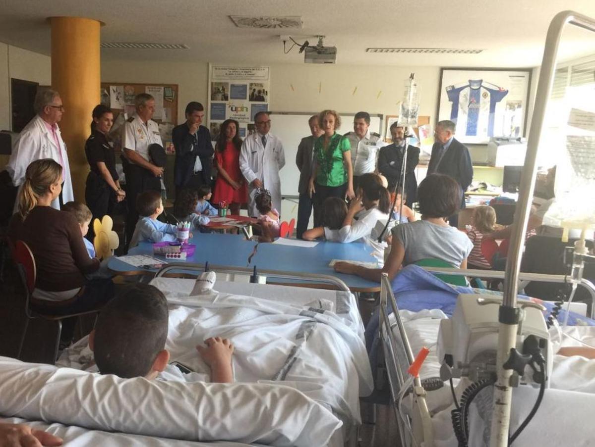 Un momento de la visita de la Policía.