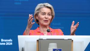 La presidenta de la Comissió Europea, Ursula von der Leyen, en una roda de premsa a Brussel·les (arxiu)