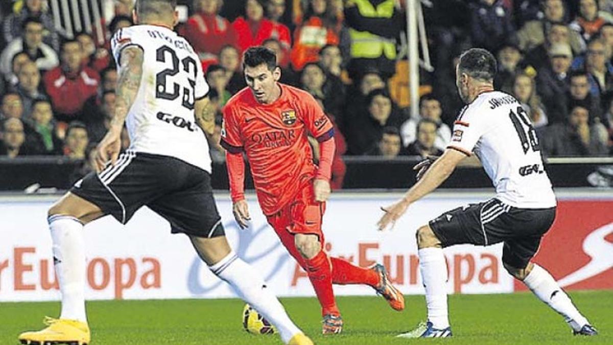 Messi, en acción en el Valencia-Barça de Mestalla